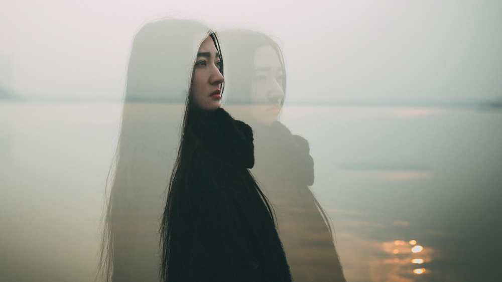 气质文艺美女摄影图片高清电脑桌面主题壁纸下载