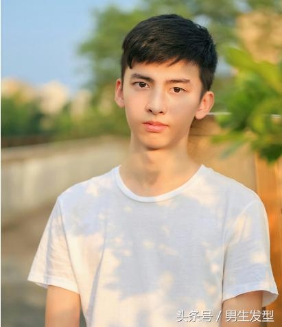 帅气十足的男生发型 文艺潮男气质尽显