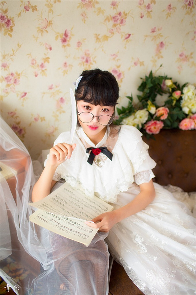 文艺黑白美女手机壁纸 文艺小清新清纯美女手机壁纸图片