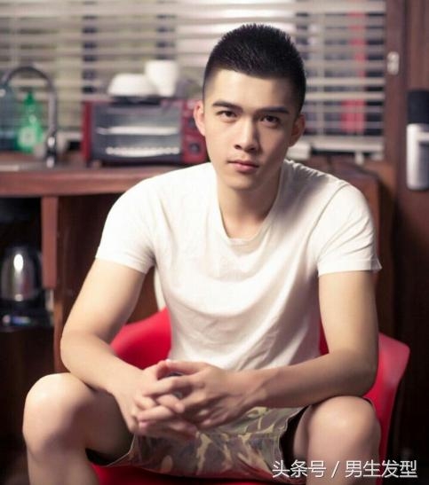 帅气十足的男生发型 文艺潮男气质尽显