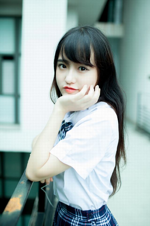 喷血美女手机壁纸 欧美气质性感女神艾玛沃特森高清手机壁纸