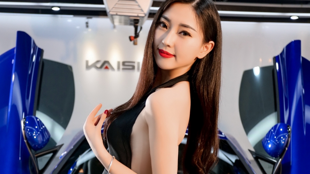迈凯轮长腿美女模特壁纸