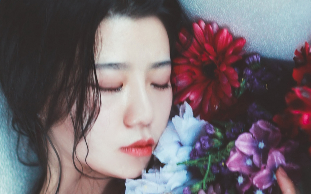 清纯浴室美女唯美伤感写真电脑壁纸