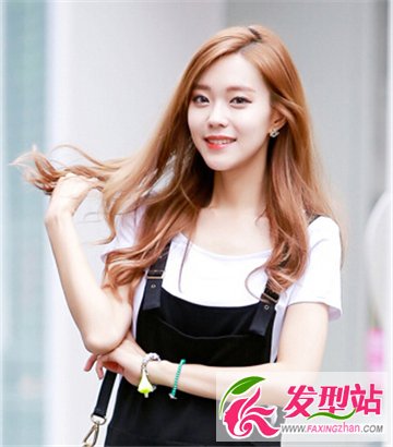 女生长发个性发型 个性时尚的女生长发发型凸显傲娇魅力气质