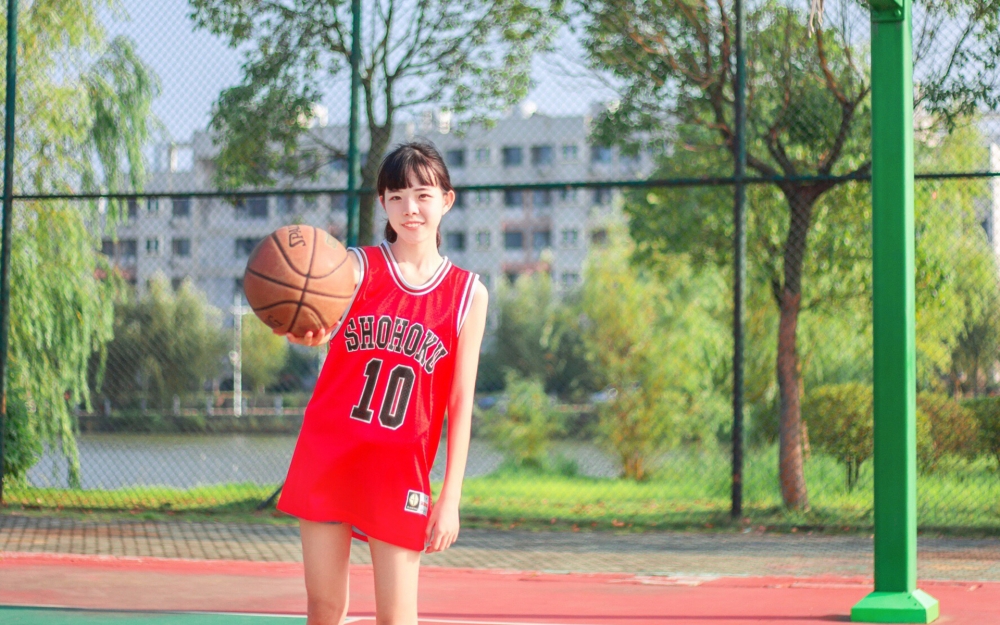 日本可爱少女运动风篮球场青春电脑壁纸