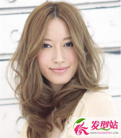 大脸女生长发发型 中发大脸女生烫什么发型好看