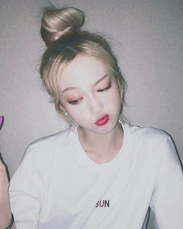 知世俗而不世俗。