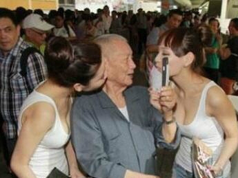 大爷，买一份嘛~