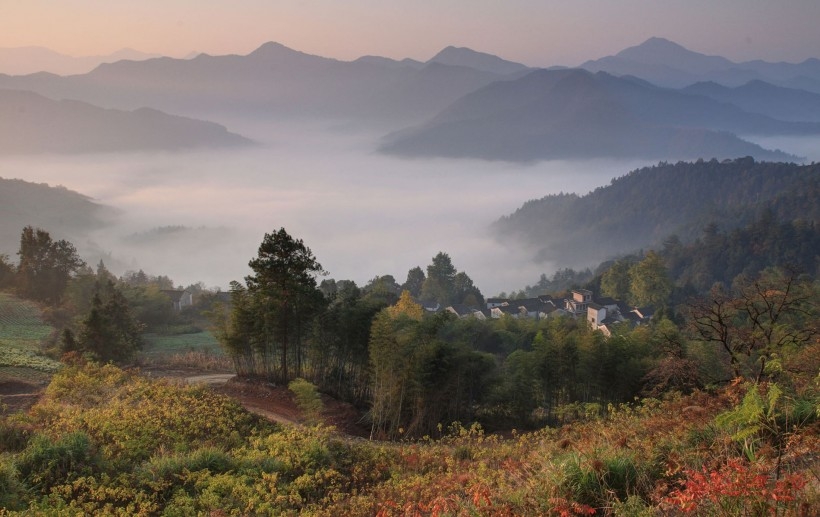 浙西层峦叠翠的山峰风景图片
