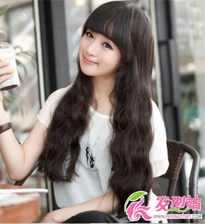 女生长发发型卷发发型图片 秋季长发女生浪漫卷发发型图片精选合集