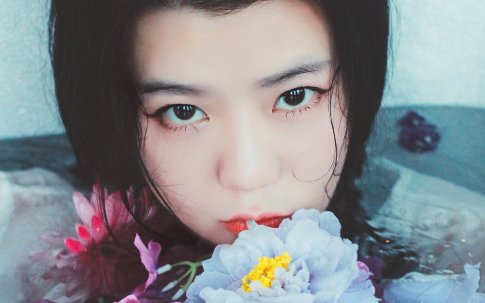 清纯浴室美女唯美伤感写真电脑壁纸