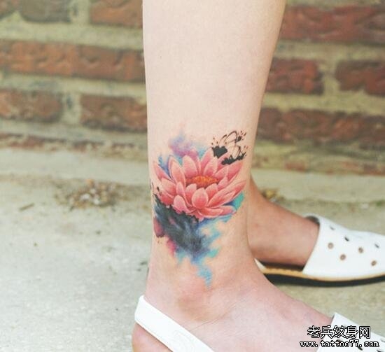 脚踝小清新泼墨彩绘莲花纹身图案