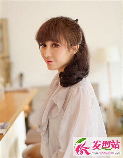 女生长发发型复古扎发 长发女生拍写真扎什么发型好看