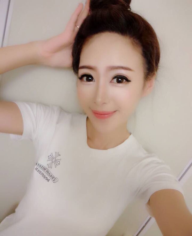 徐茜儿卖萌清新自拍照