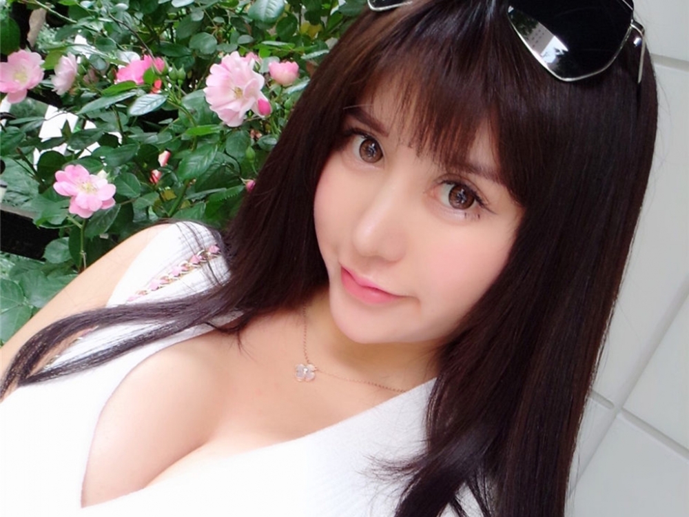 性感巨乳美女美熙MiuMiu美乳诱惑写真iPad桌面壁纸