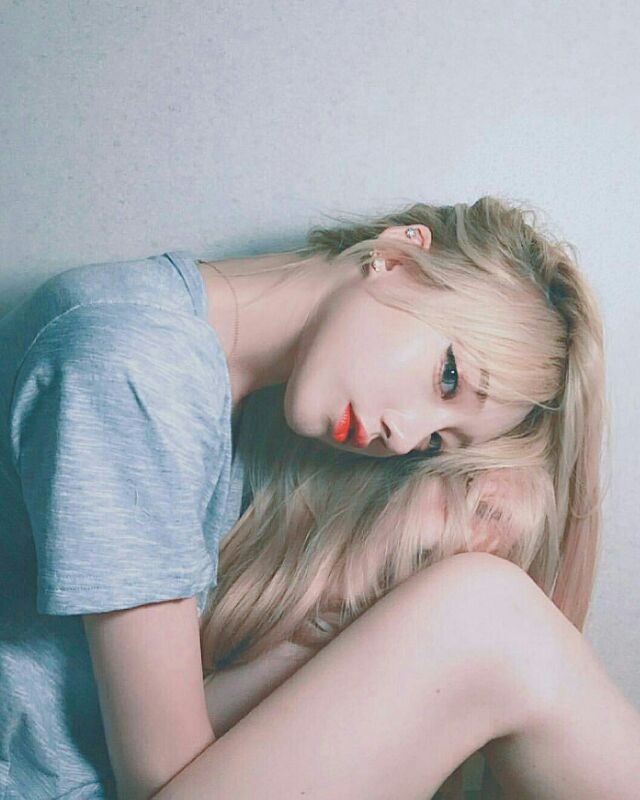 知世俗而不世俗。
