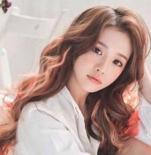 女生长发大卷发型图片 气质女生长发波浪大卷发图片