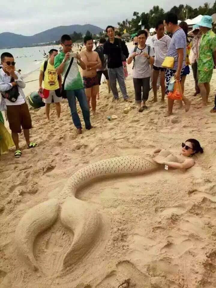 沙滩摆出美人鱼