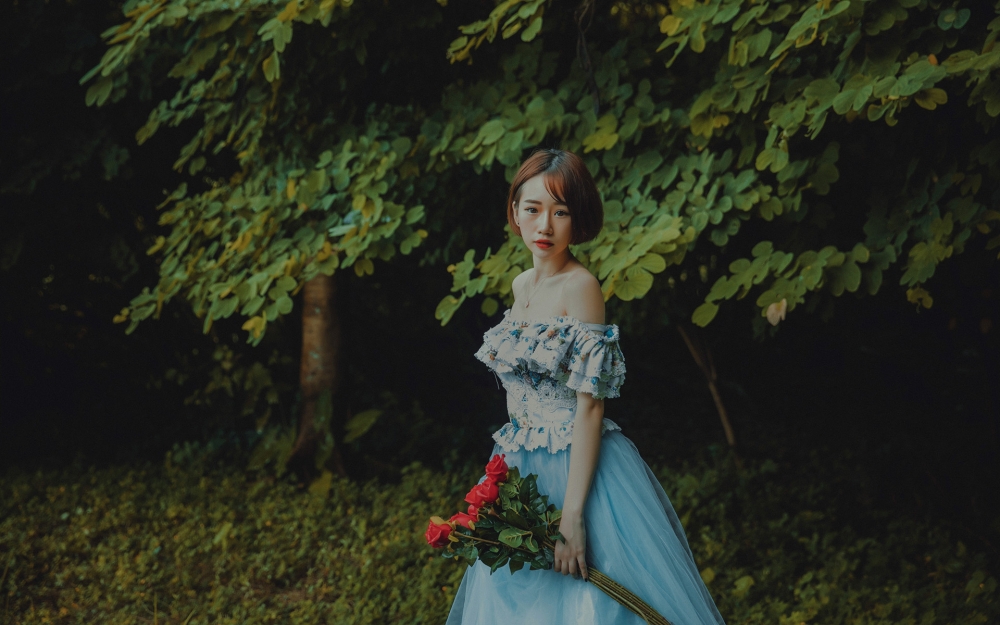少女情怀总是诗短发少女丛林唯美写真电脑高清壁纸