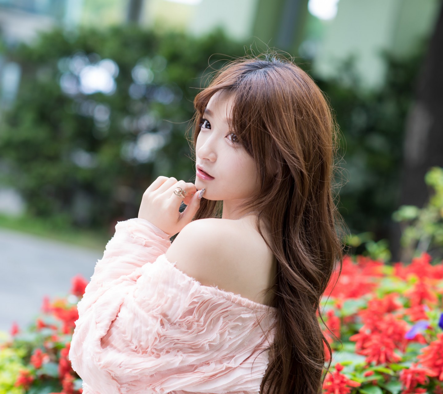 妩媚动态美女手机壁纸 性感妩媚美女手机高清壁纸图片