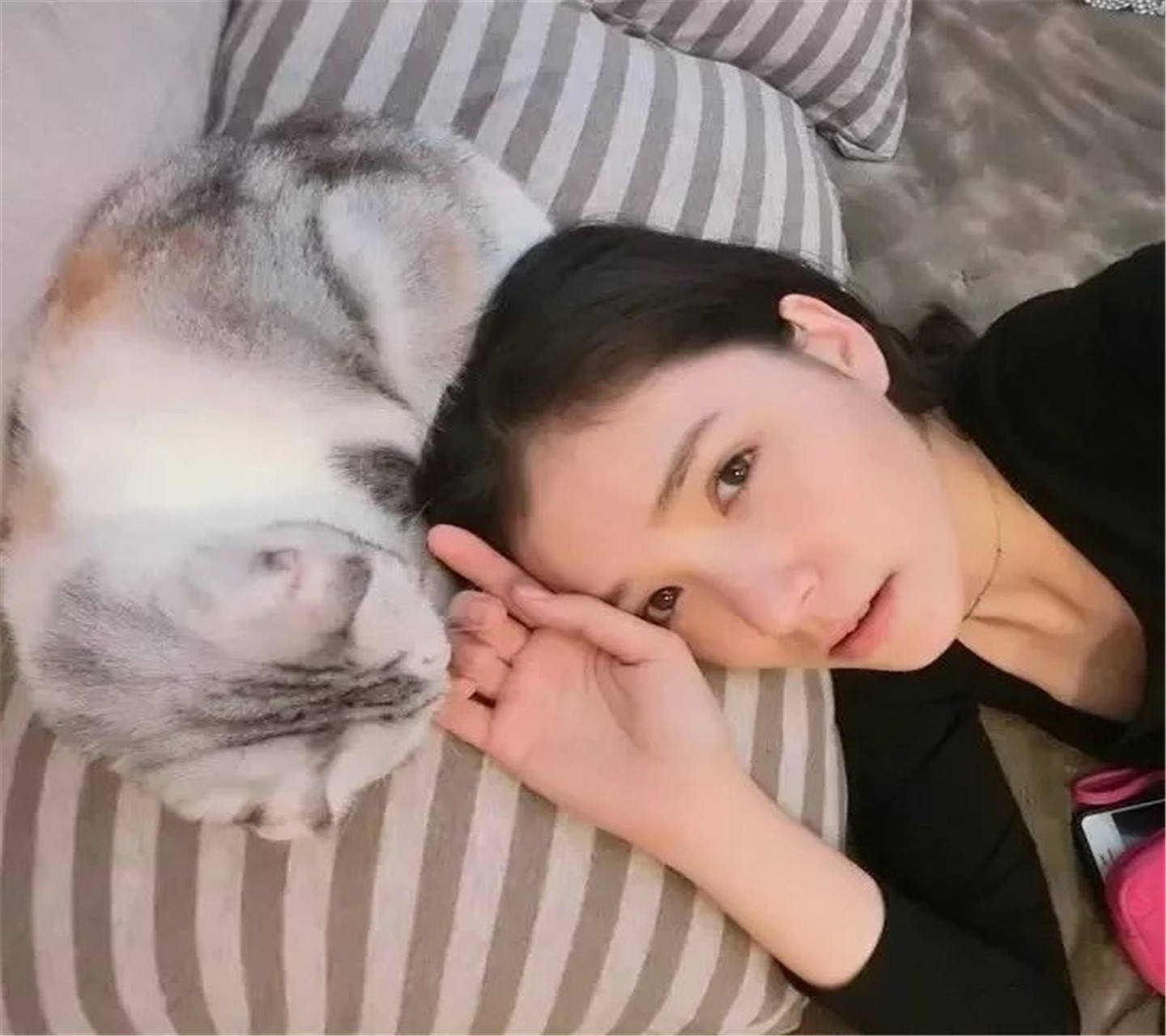 韩国清纯甜美美女手机桌面壁纸下载