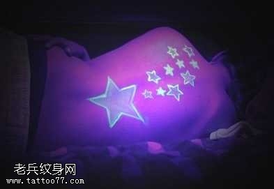 背部五星隐形纹身图案