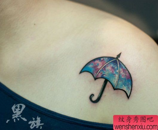 肩部小清新雨伞纹身图案