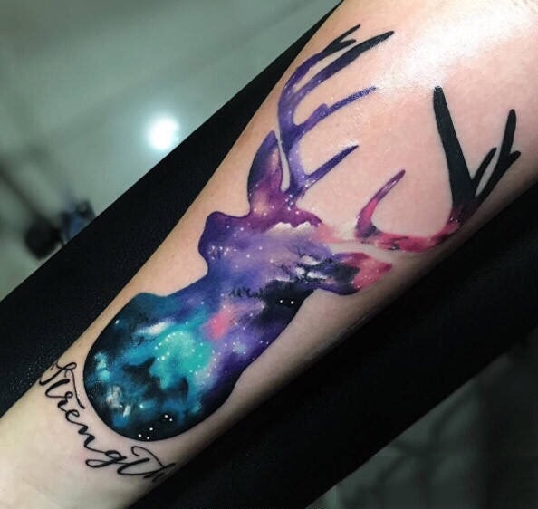 鹿之星光，手臂星空鹿彩绘纹身