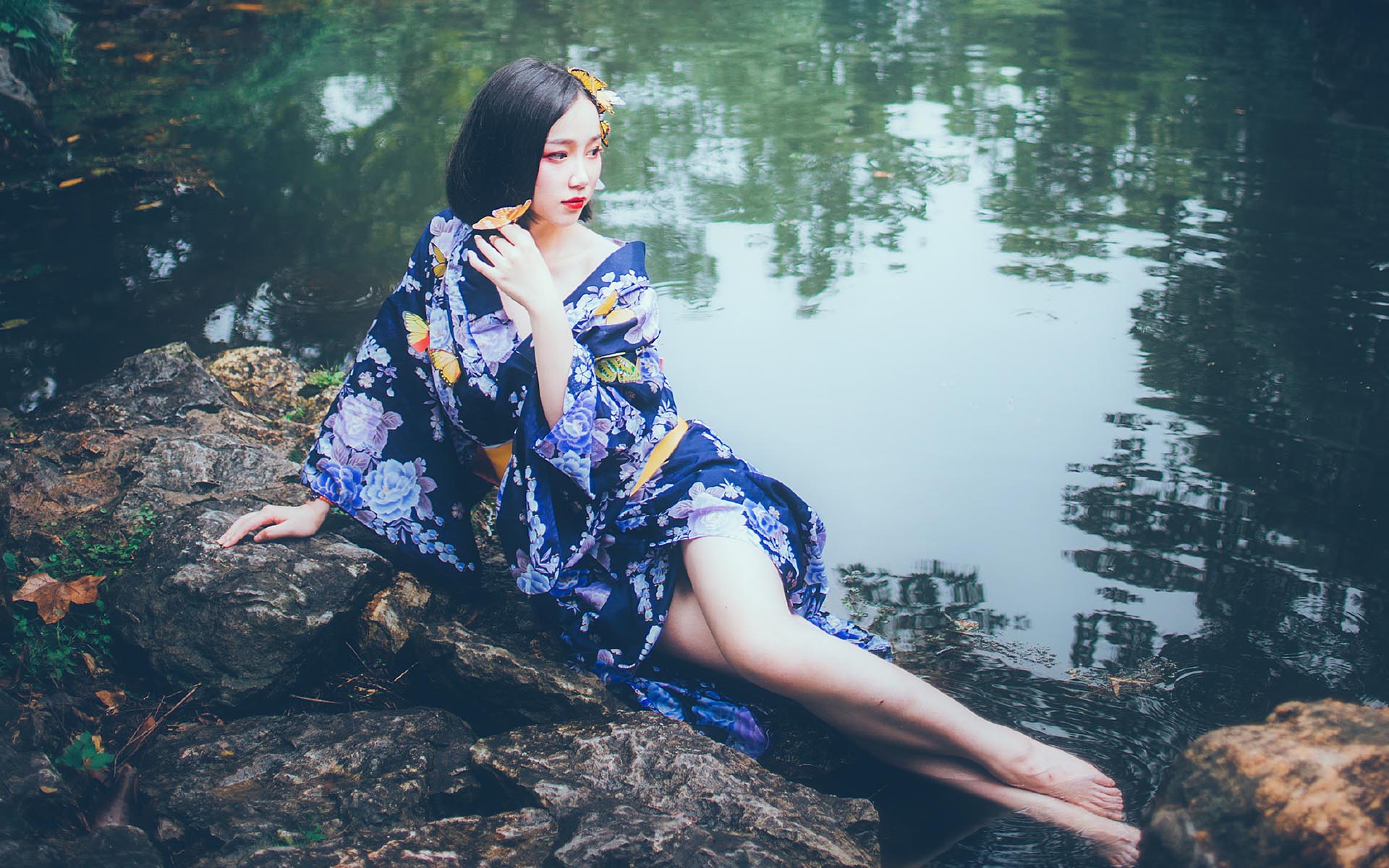 古风妖娆女子胶片风文艺写真电脑高清壁纸