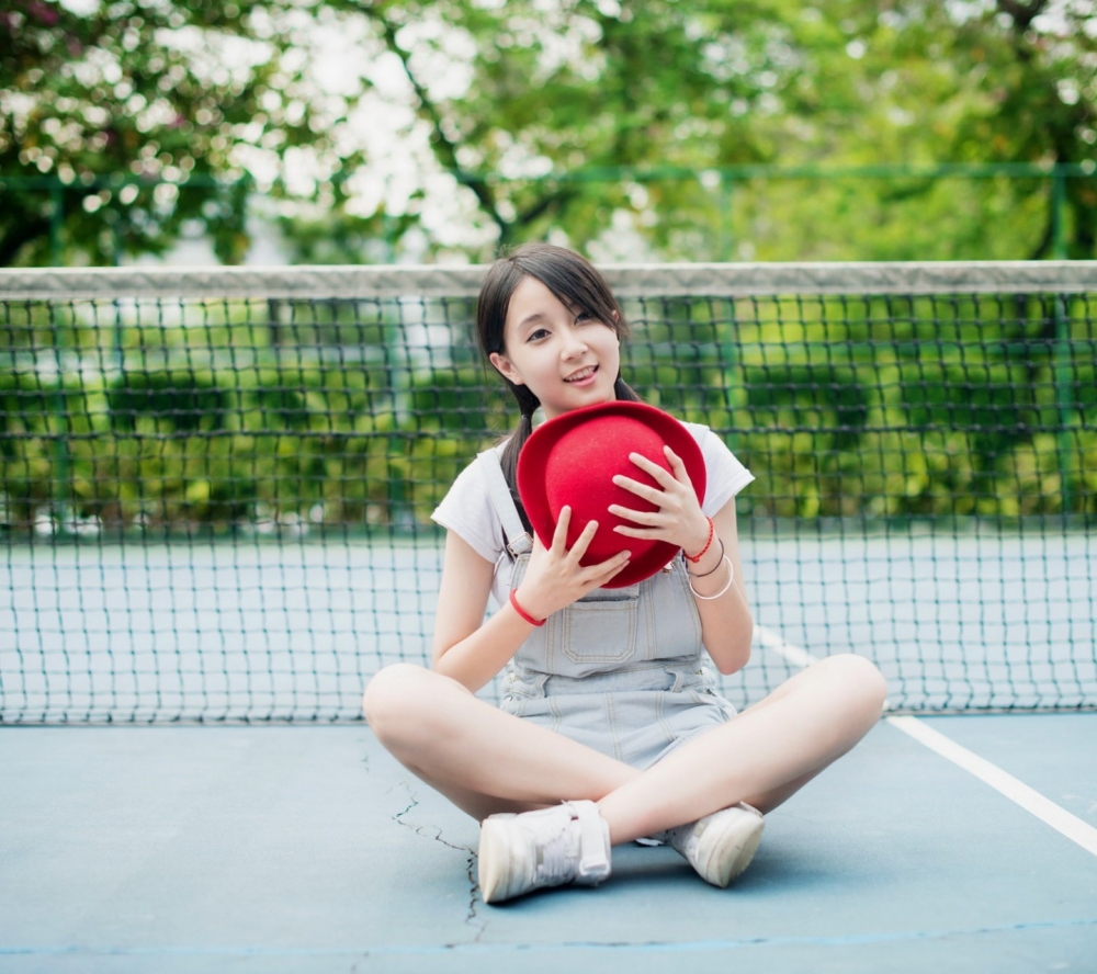 精选戴着帽子的清纯唯美美女写真手机壁纸下载