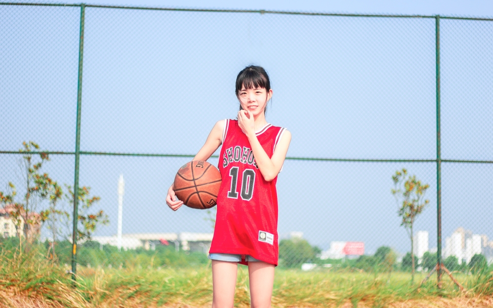 日本可爱少女运动风篮球场青春电脑壁纸