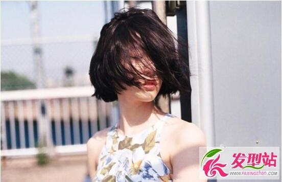 女生流行什么样的卷发  蓬松小卷势头猛！