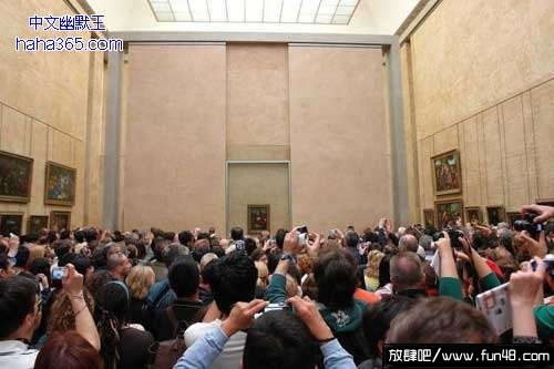 我搞不懂，后面的人在照什么