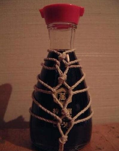 单身同事家的一瓶酒