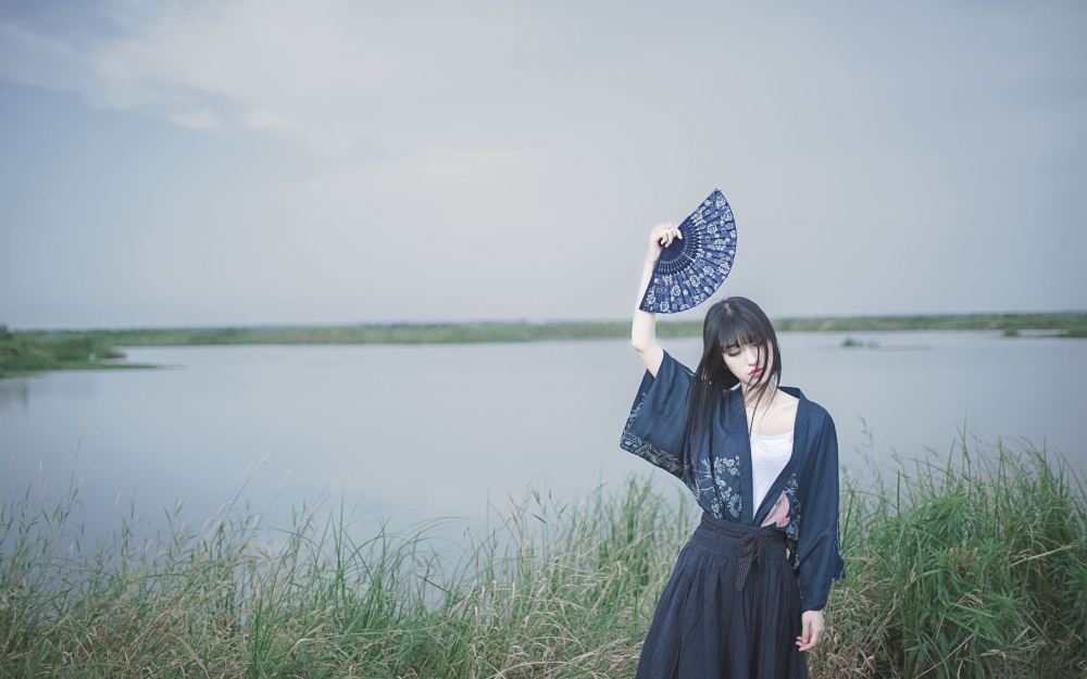 和服美女户外清新感伤写真图片壁纸