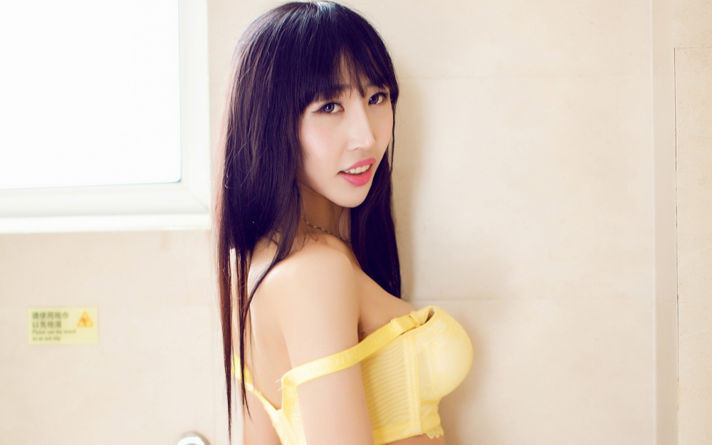 性感火辣美女石心琪黄色比基尼诱惑写真电脑高清桌面壁纸