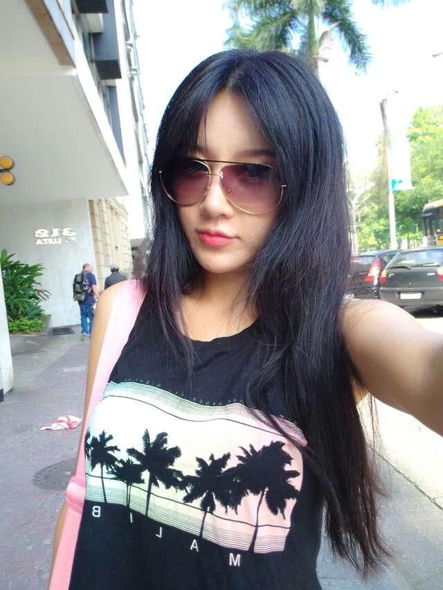 樊玲火辣现身遭索吻大曝光