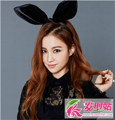 甜美清晰韩式披肩发型 随性烫卷设计淑女风
