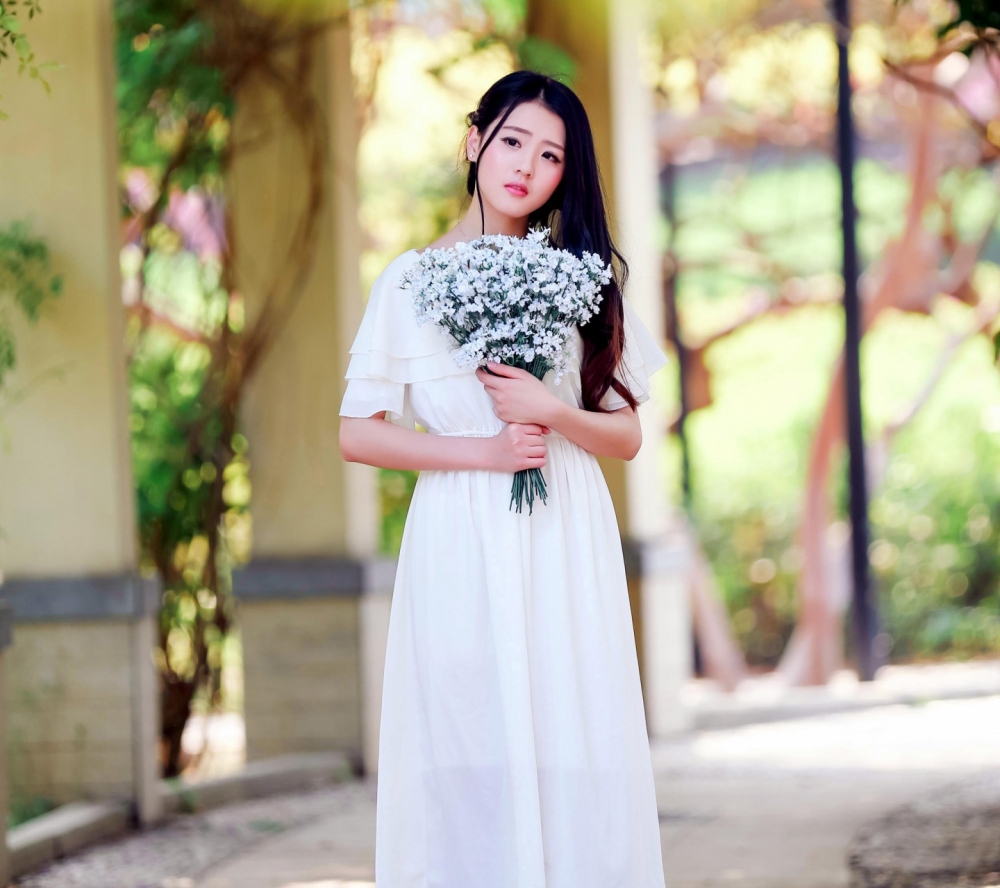 精选唯美清新的长发白衣美女图片手机壁纸第二辑