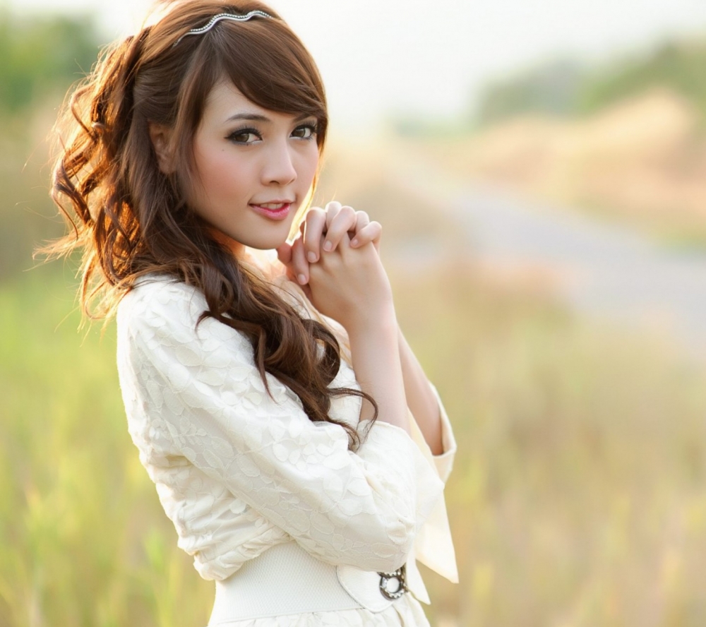 精选唯美清新的长发白衣美女图片手机壁纸第二辑