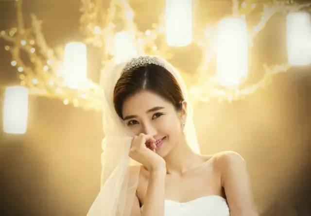风格时尚新娘发型 让你成为最美的女主角