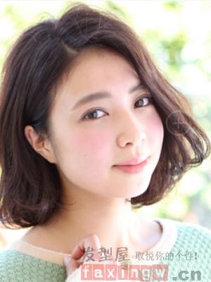 半长不短的发型怎么打理  百变时尚不尴尬