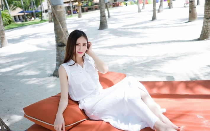 清新白皙美女内衣个人写真桌面壁纸