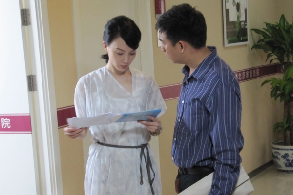 黄磊饰电视剧夫妻那些事 亲密夫妻剧照