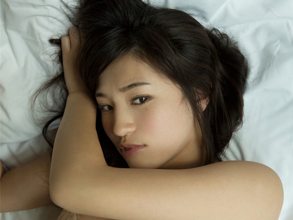日本比基尼美女高崎圣子甜美写真iPad桌面壁纸