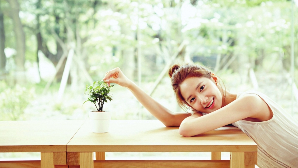 可爱邻家清纯美女桌面壁纸