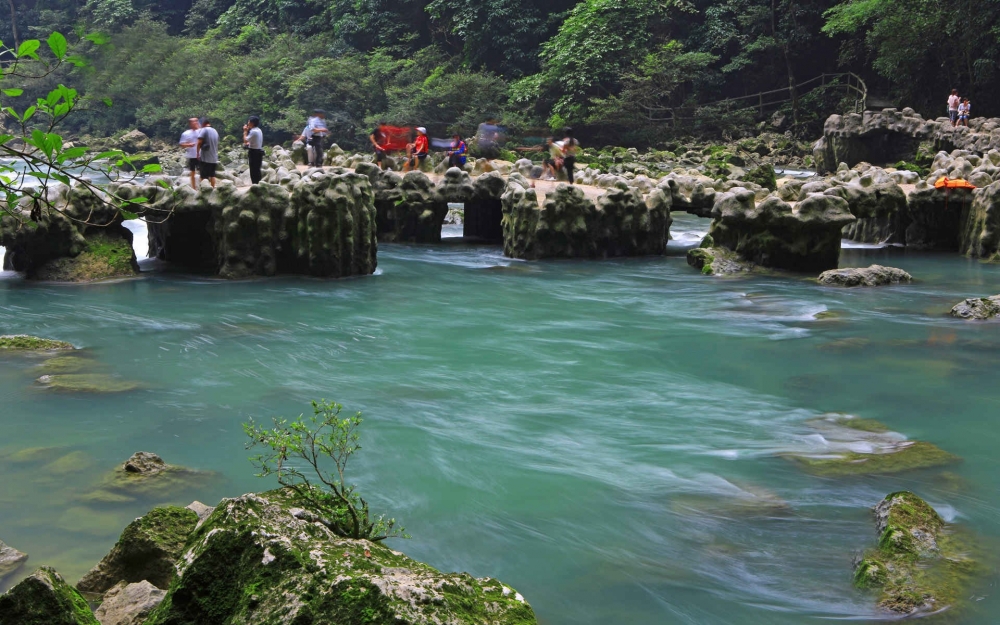 景区流水高清风景桌面壁纸