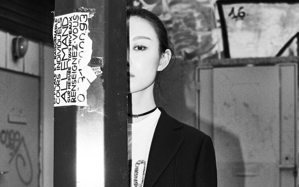 倪妮气场十足的杂志大片桌面壁纸