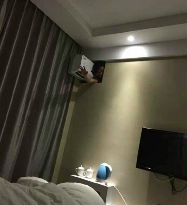 HI，我是隔壁房的。