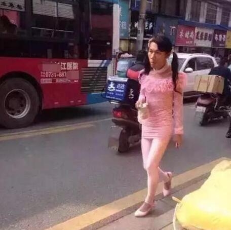 这穿着瞬间就把我亮瞎了